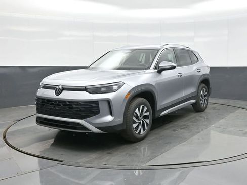 New 2026 Volkswagen Tiguan S AWD/4WD image 3