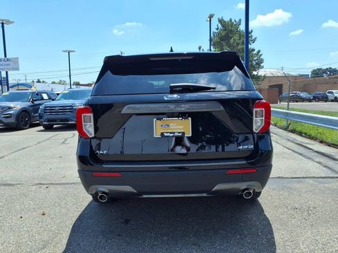 Used 2023 Ford Explorer XLT w/ Equipment Group 202A AWD/4WD image 8