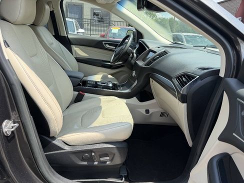 Used 2020 Ford Edge Titanium w/ Equipment Group 301A FWD image 18
