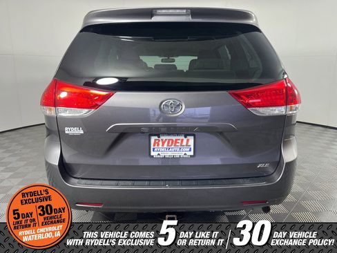 Used 2014 Toyota Sienna XLE image 5