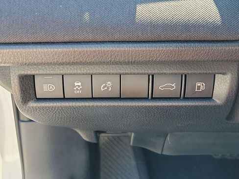 Used 2025 Toyota Camry LE image 32