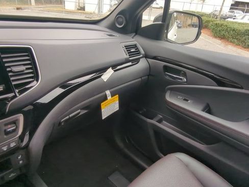 Used 2024 Honda Ridgeline Black Edition image 23