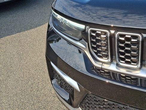 Certified 2024 Jeep Grand Cherokee Summit AWD/4WD image 20