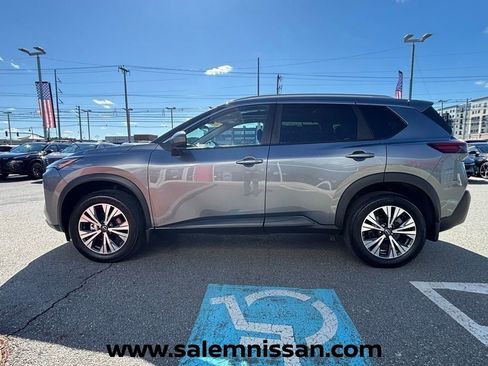 Used 2023 Nissan Rogue SV w/ SV Premium B Package image 4