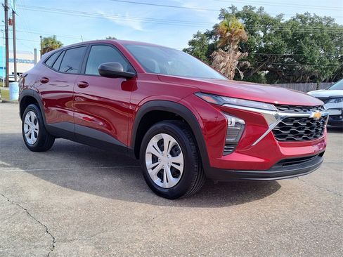 Used 2025 Chevrolet Trax LS image 14