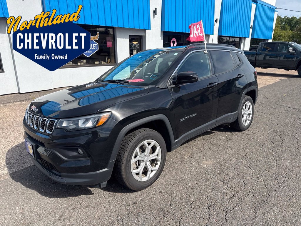 Used 2024 Jeep Compass Latitude AWD/4WD image 1