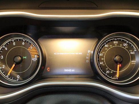 Used 2016 Jeep Cherokee Trailhawk w/ Comfort & Convenience Group image 25