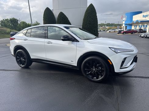 Used 2025 Buick Envista Sport Touring image 1