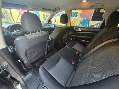 Used 2019 Nissan Pathfinder SV FWD image 12