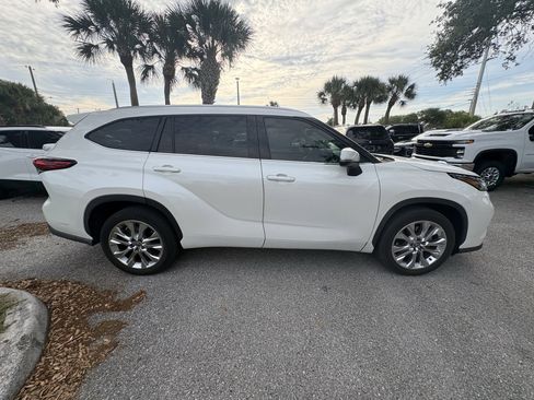 Used 2020 Toyota Highlander Limited FWD image 11