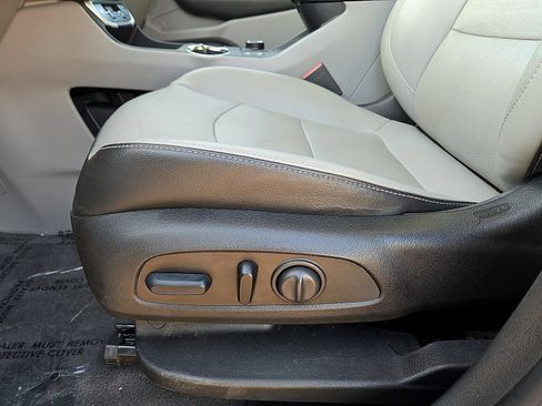 Used 2023 GMC Terrain SLT AWD/4WD image 25