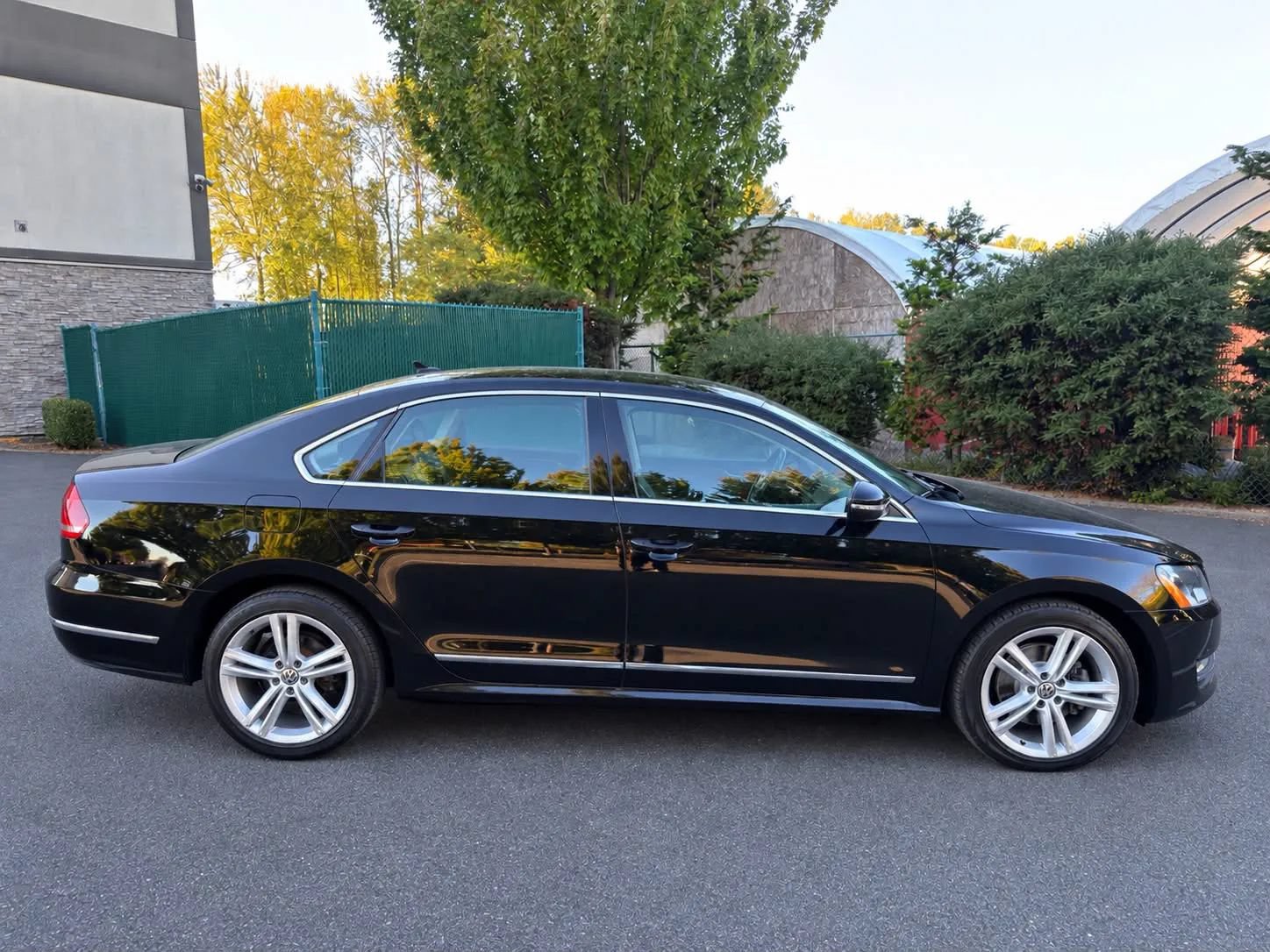 Used 2012 Volkswagen Passat TDI SEL Premium FWD image 6