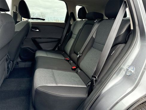 Used 2022 Nissan Rogue SV image 22