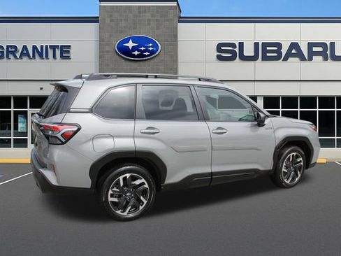 Used 2025 Subaru Forester Premium AWD/4WD image 11