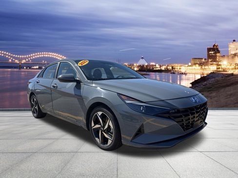 Used 2023 Hyundai Elantra SEL w/ Convenience Package FWD image 4