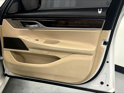 Used 2019 BMW 750i xDrive w/ Executive Package image 23