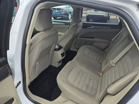 Used 2019 Ford Fusion SE image 8