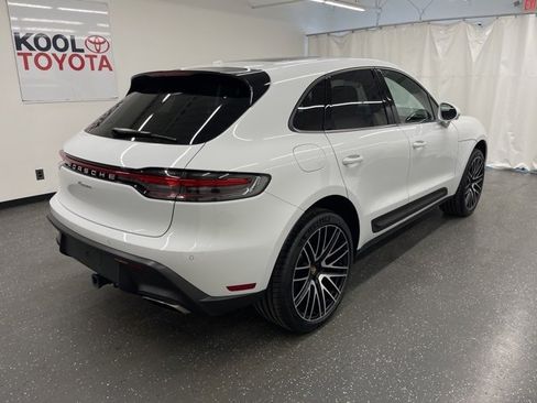 Used 2022 Porsche Macan Base image 2