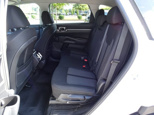 Used 2023 Kia Sorento LX FWD image 14