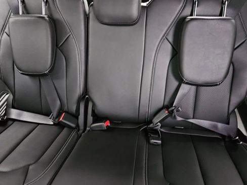 New 2026 Chrysler Pacifica Select image 7