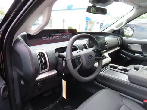 New 2026 Ford Expedition Active AWD/4WD image 9