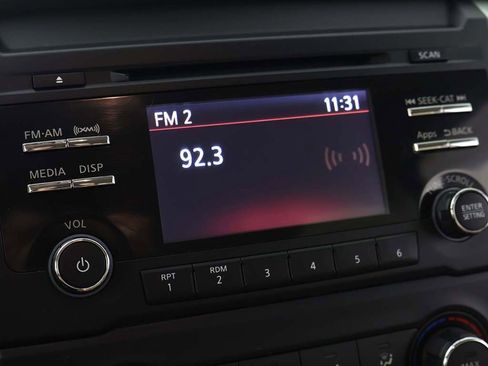 Used 2017 Nissan Titan SV image 40