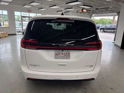 New 2027 Chrysler Pacifica Limited w/ Family Tech Group AWD/4WD image 7