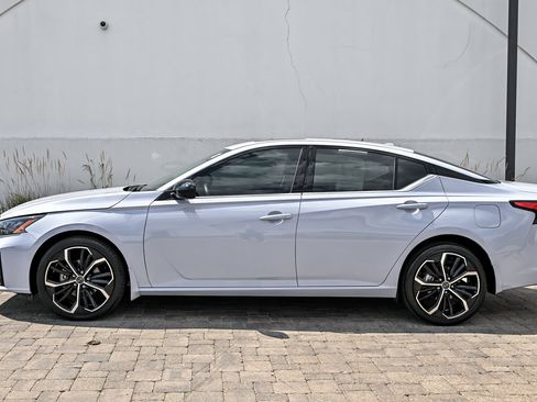 Used 2024 Nissan Altima 2.5 SR w/ SR Premium Package AWD/4WD image 10