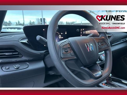 Used 2025 Buick Envista Preferred image 20