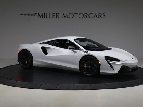 Used 2023 McLaren Artura RWD image 10