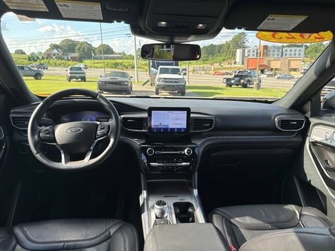 Used 2023 Ford Explorer Platinum w/ Class IV Trailer Tow Package image 15