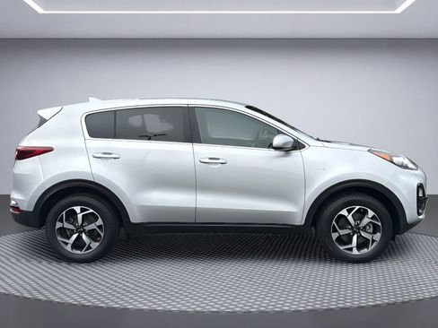 Used 2020 Kia Sportage LX AWD/4WD image 9