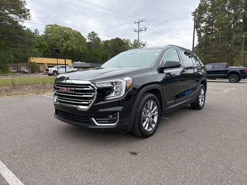 Used 2024 GMC Terrain SLT FWD image 2