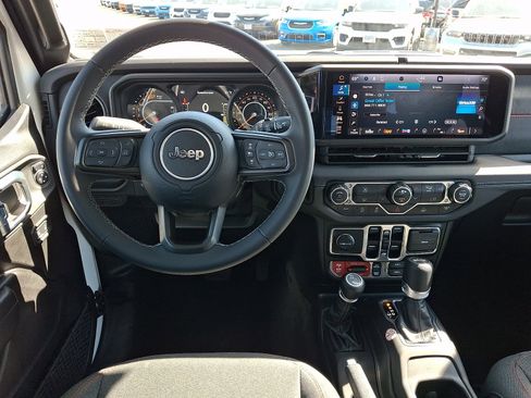 Used 2025 Jeep Wrangler Unlimited Rubicon image 11