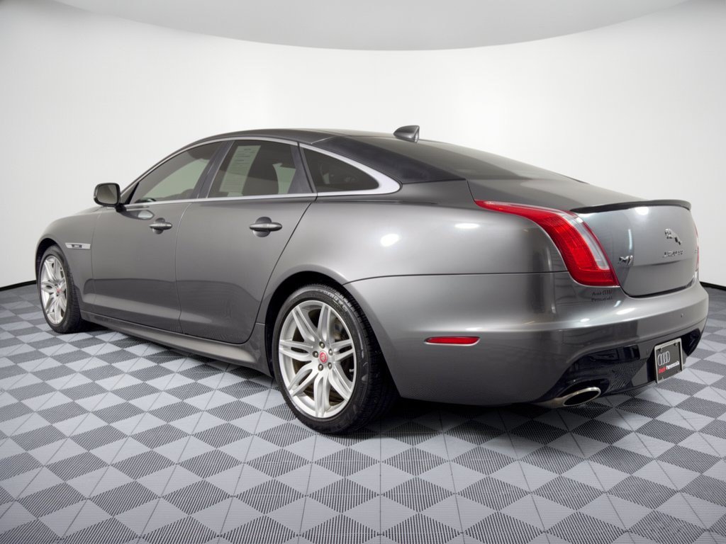 Used 2019 Jaguar XJ R-Sport RWD image 3