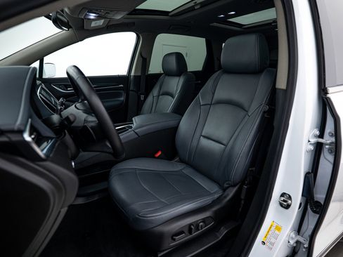 Used 2020 Buick Enclave Essence image 15