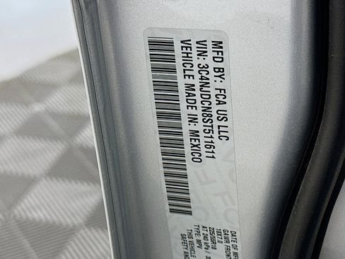 Used 2025 Jeep Compass Limited image 12