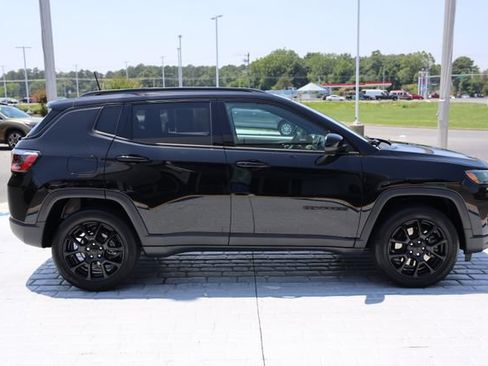 Used 2023 Jeep Compass Latitude w/ Sun and Sound Group AWD/4WD image 6