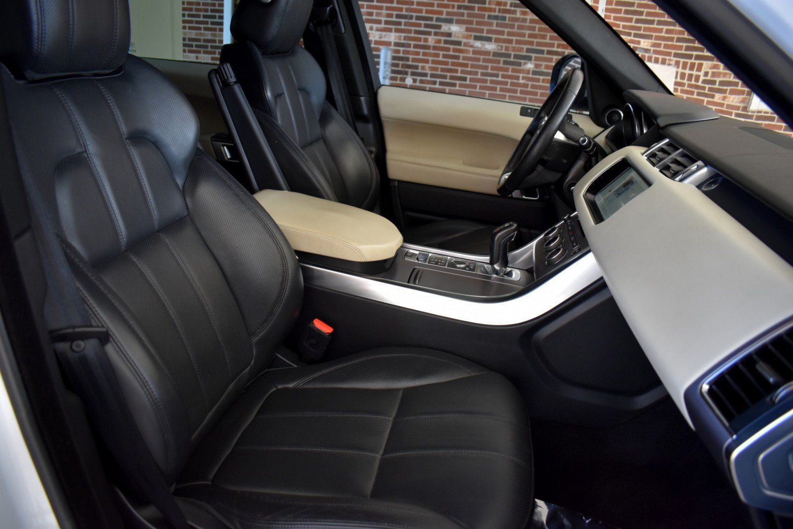 Used 2017 Land Rover Range Rover Sport HSE AWD/4WD image 42