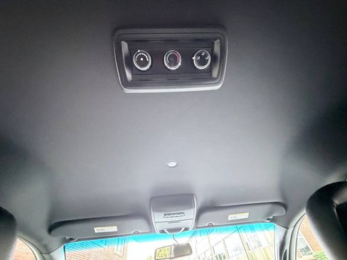 Used 2017 Dodge Grand Caravan SXT FWD image 17