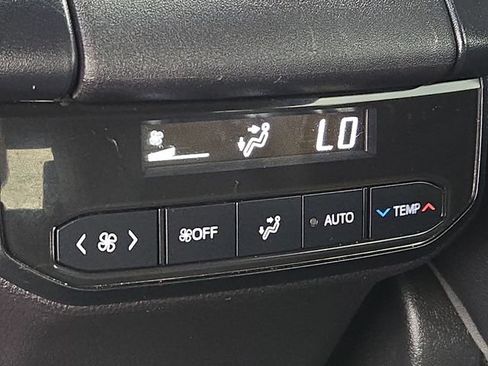 Used 2023 Toyota Highlander XSE AWD/4WD image 19
