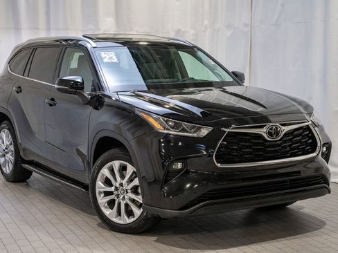 Used 2023 Toyota Highlander Limited image 1