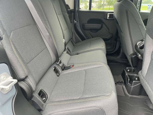 New 2025 Jeep Gladiator Sport image 31