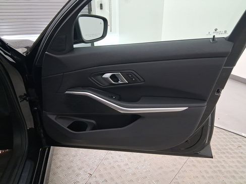 Certified 2025 BMW 330i Sedan image 32