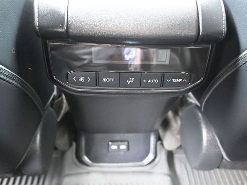 Used 2023 Toyota Highlander XLE AWD/4WD image 31