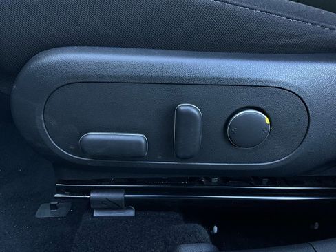 Used 2025 Hyundai Kona SEL image 11