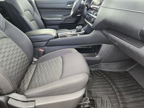 Used 2022 Nissan Pathfinder SV image 17