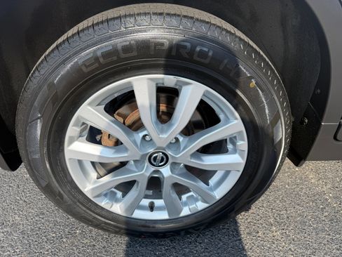 Used 2018 Nissan Rogue SV w/ Premium Package AWD/4WD image 25