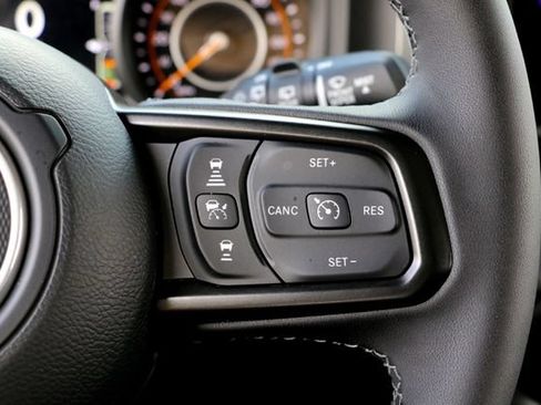 Used 2025 Jeep Wrangler Unlimited Rubicon AWD/4WD image 13