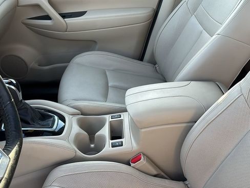 Used 2018 Nissan Rogue SL w/ Premium Package image 24